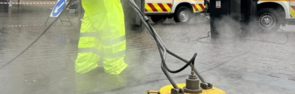 Street cleaning in high vis